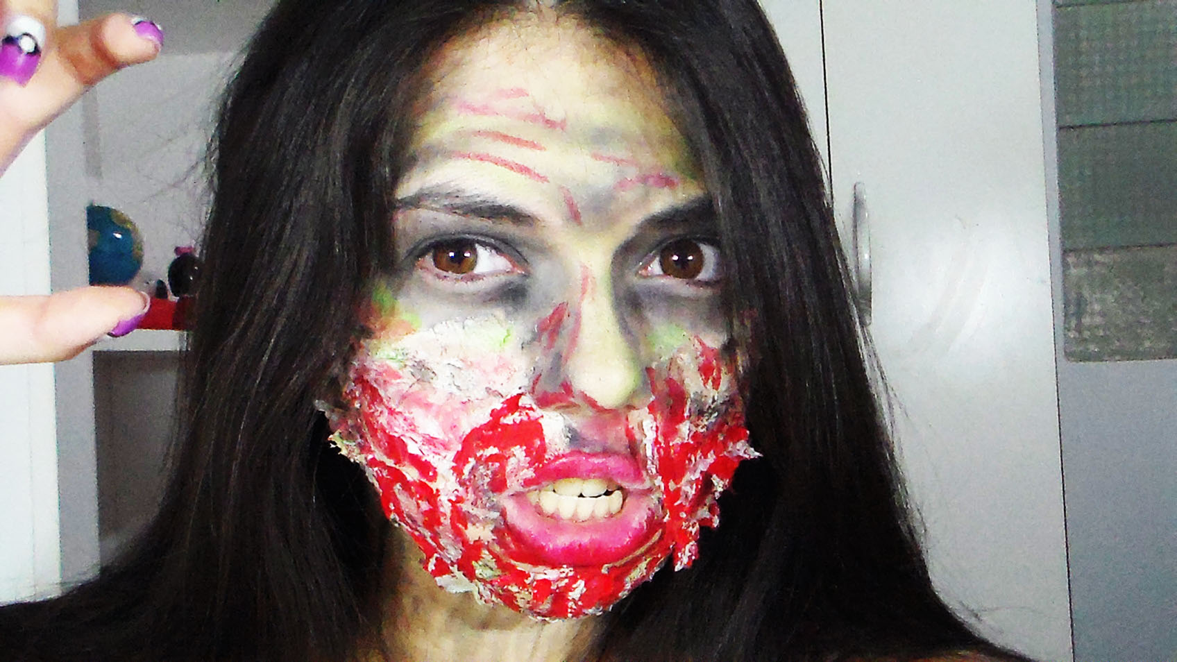 Halloween: como fazer maquiagem de zumbi